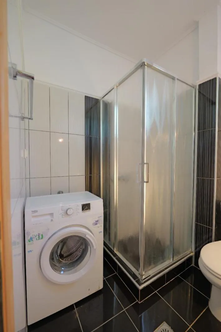 Llamani Apartments Himare