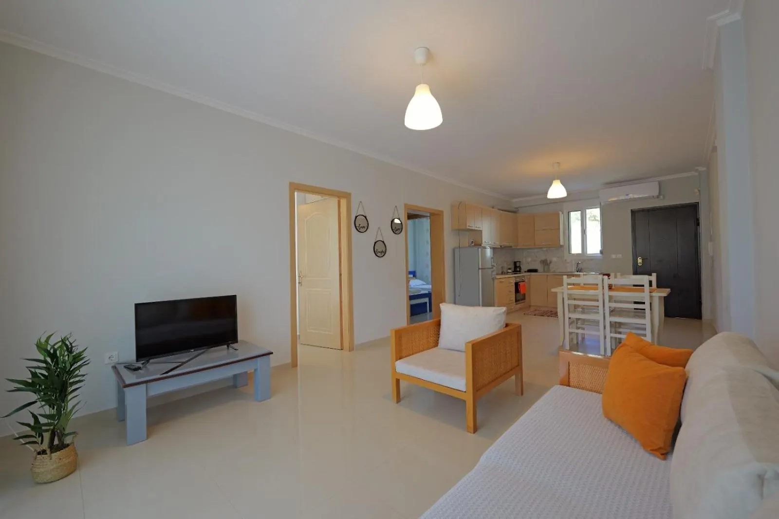 Llamani Apartments Himare