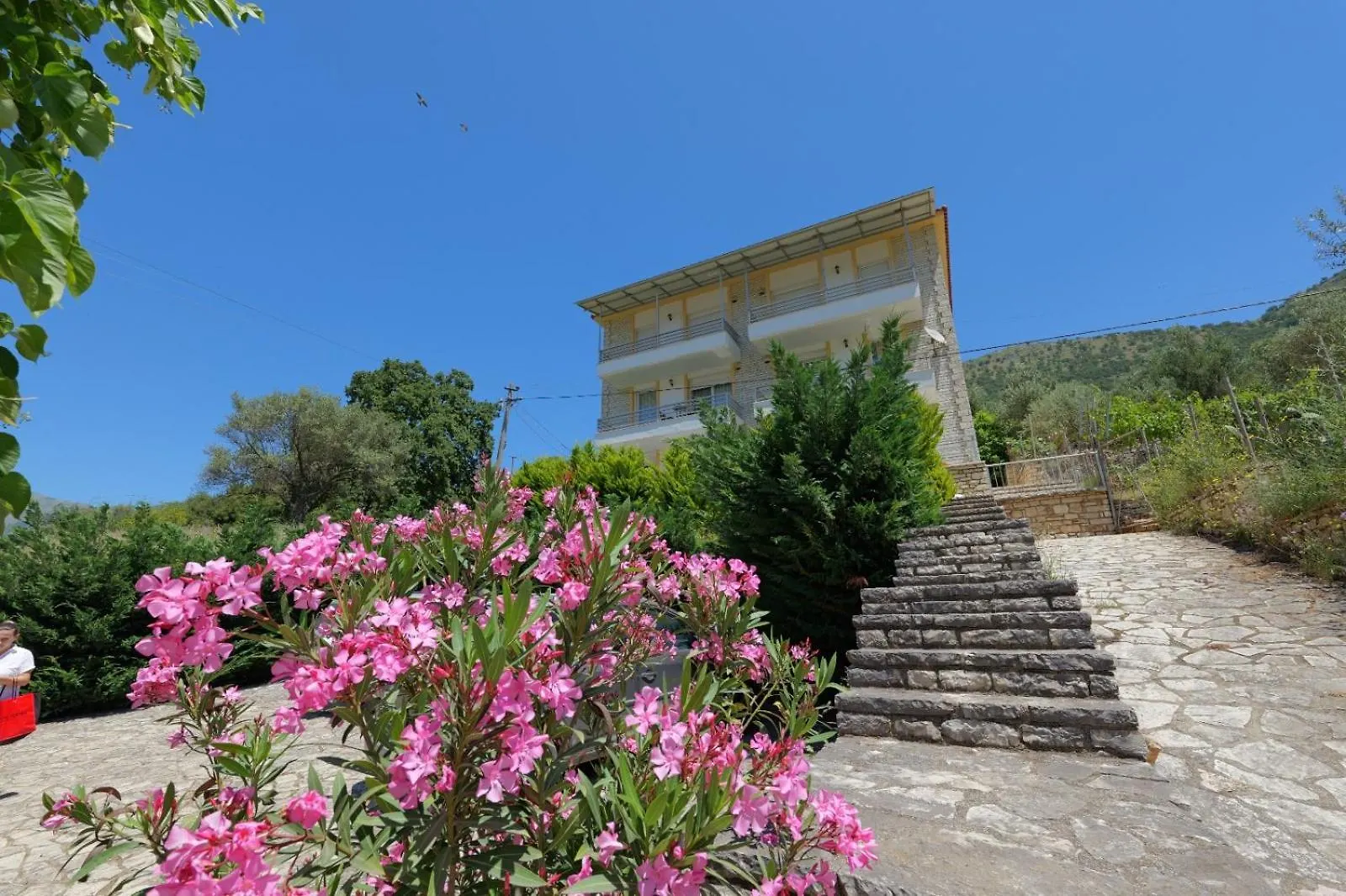 Llamani Apartments Himare