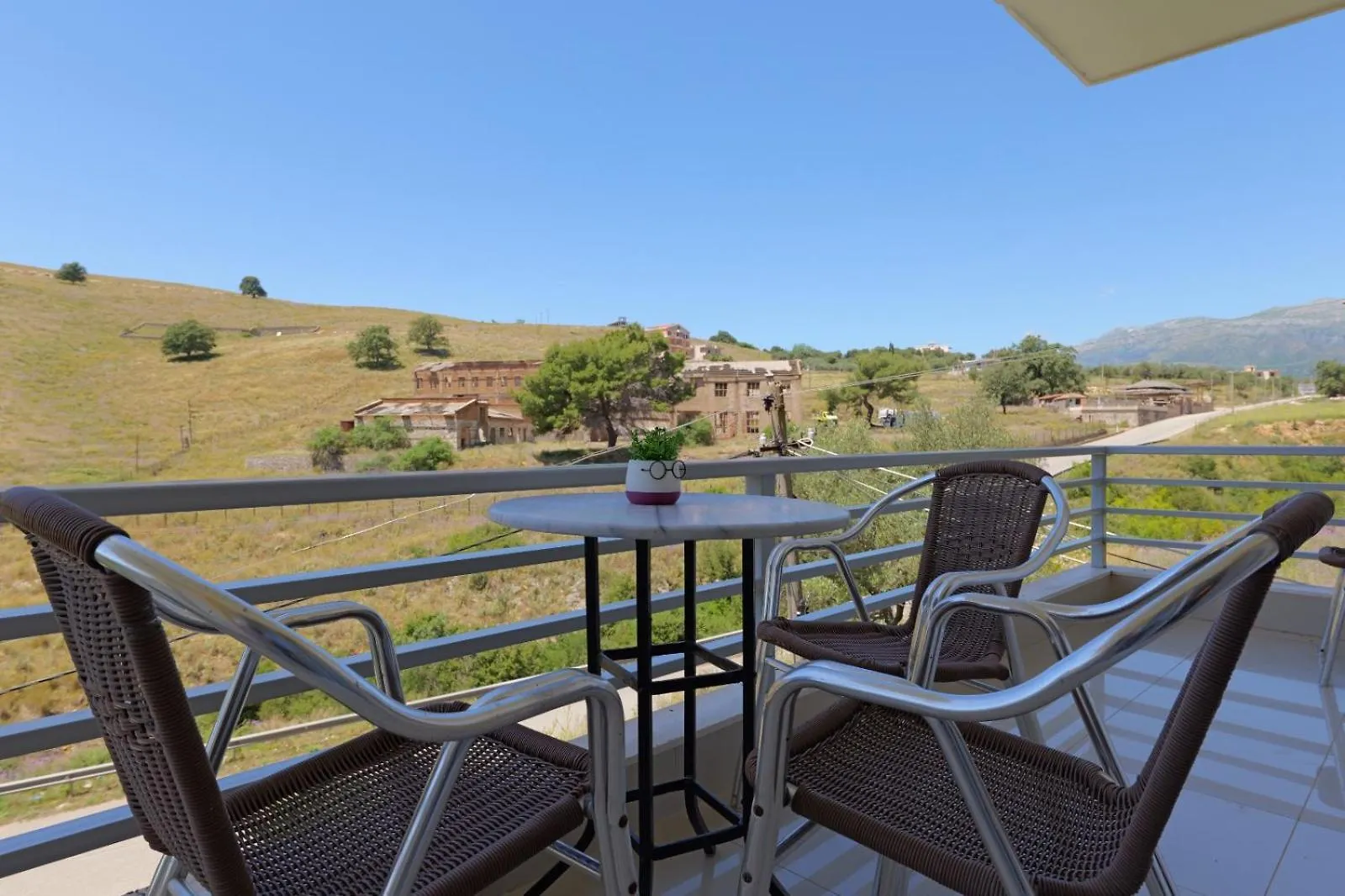 Llamani Apartments Himare