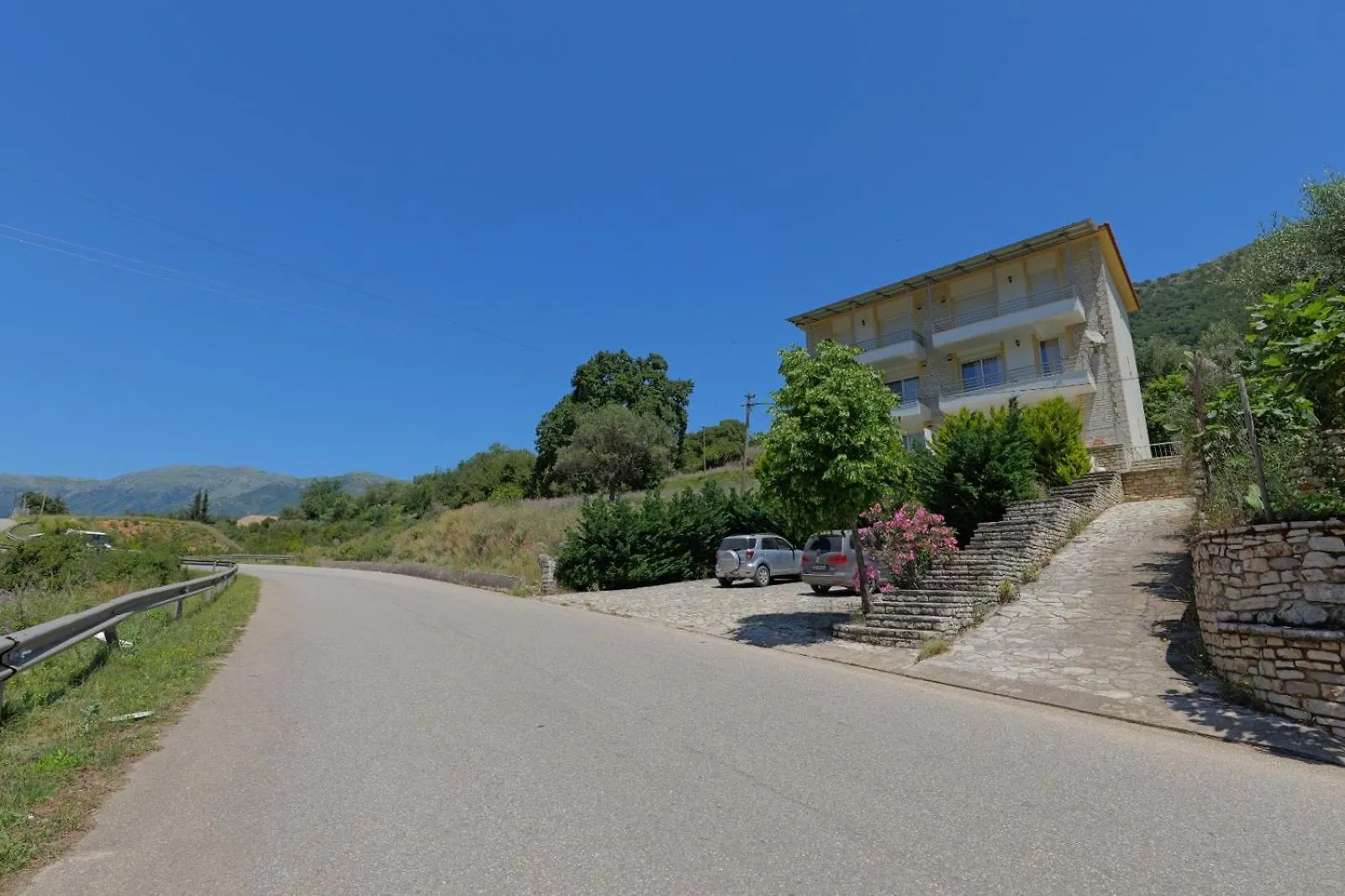 Llamani Apartments Himare