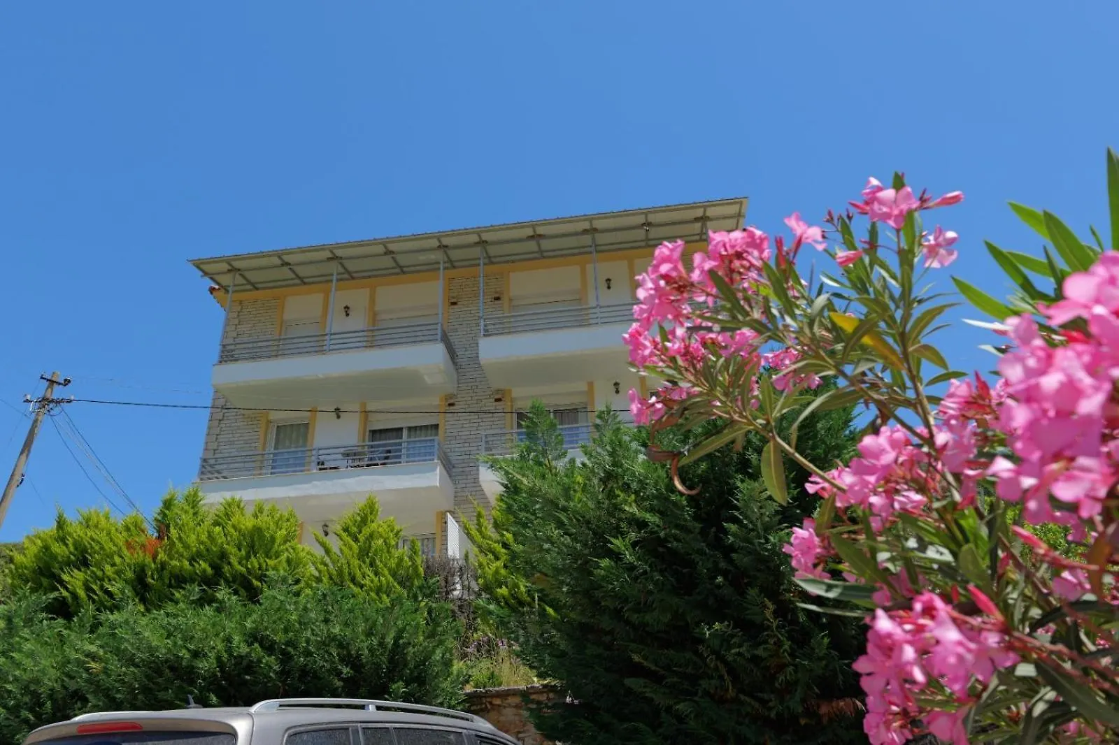 Llamani Apartments Himare