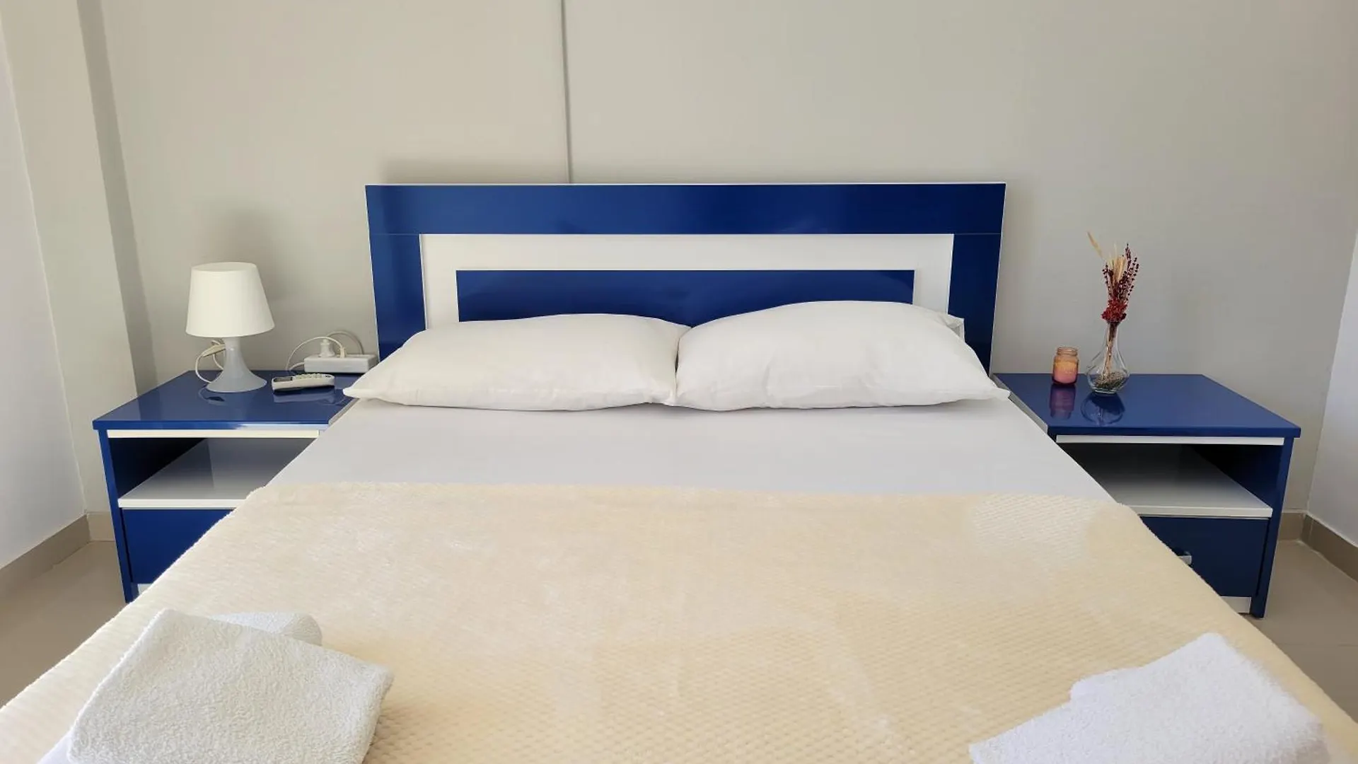 Llamani Apartments Himare